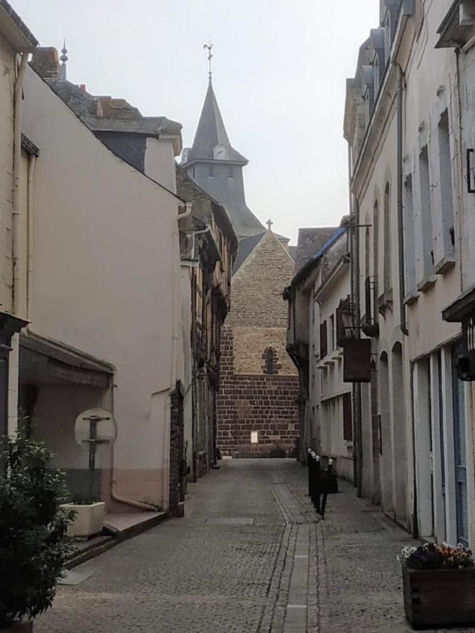 Duplex Plein Centre Ville 10B Malestroit Bagian luar foto