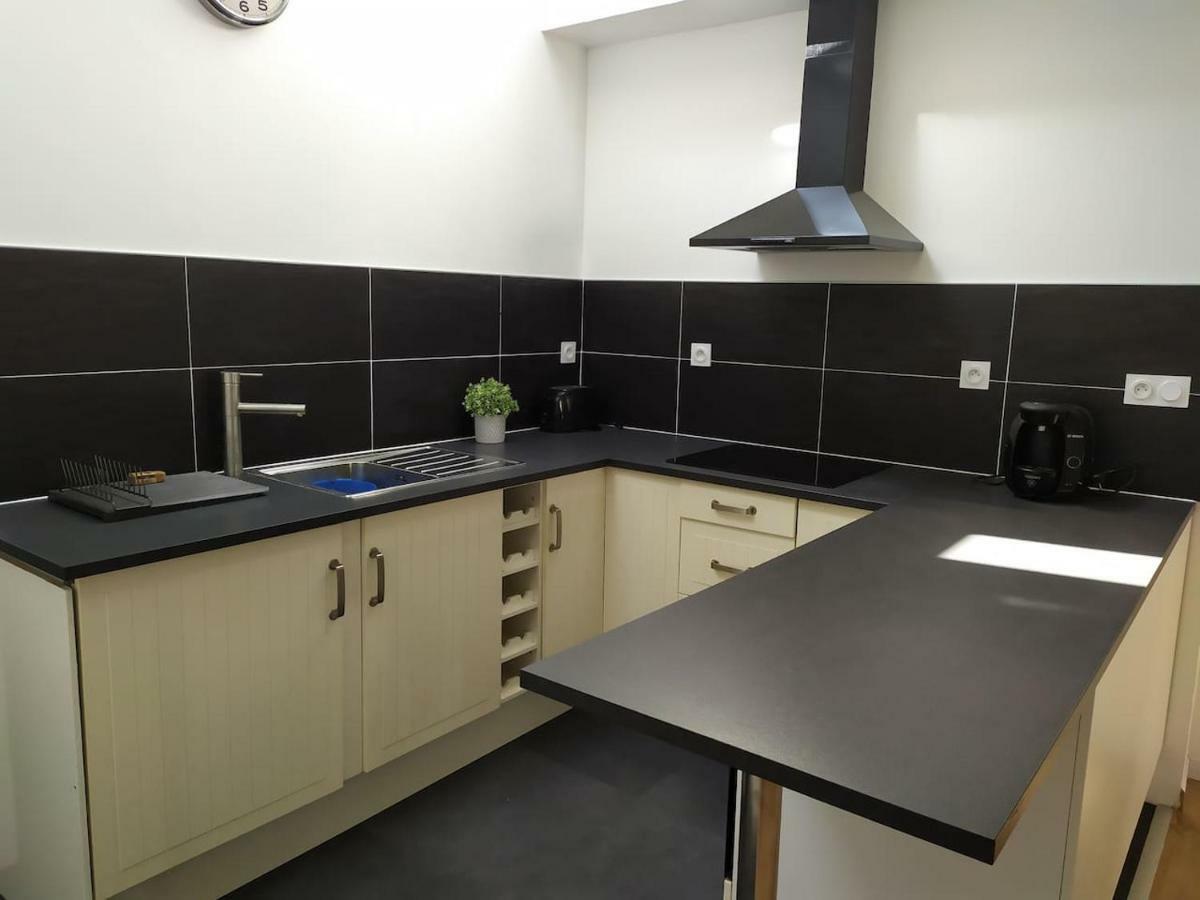 Duplex Plein Centre Ville 10B Malestroit Bagian luar foto