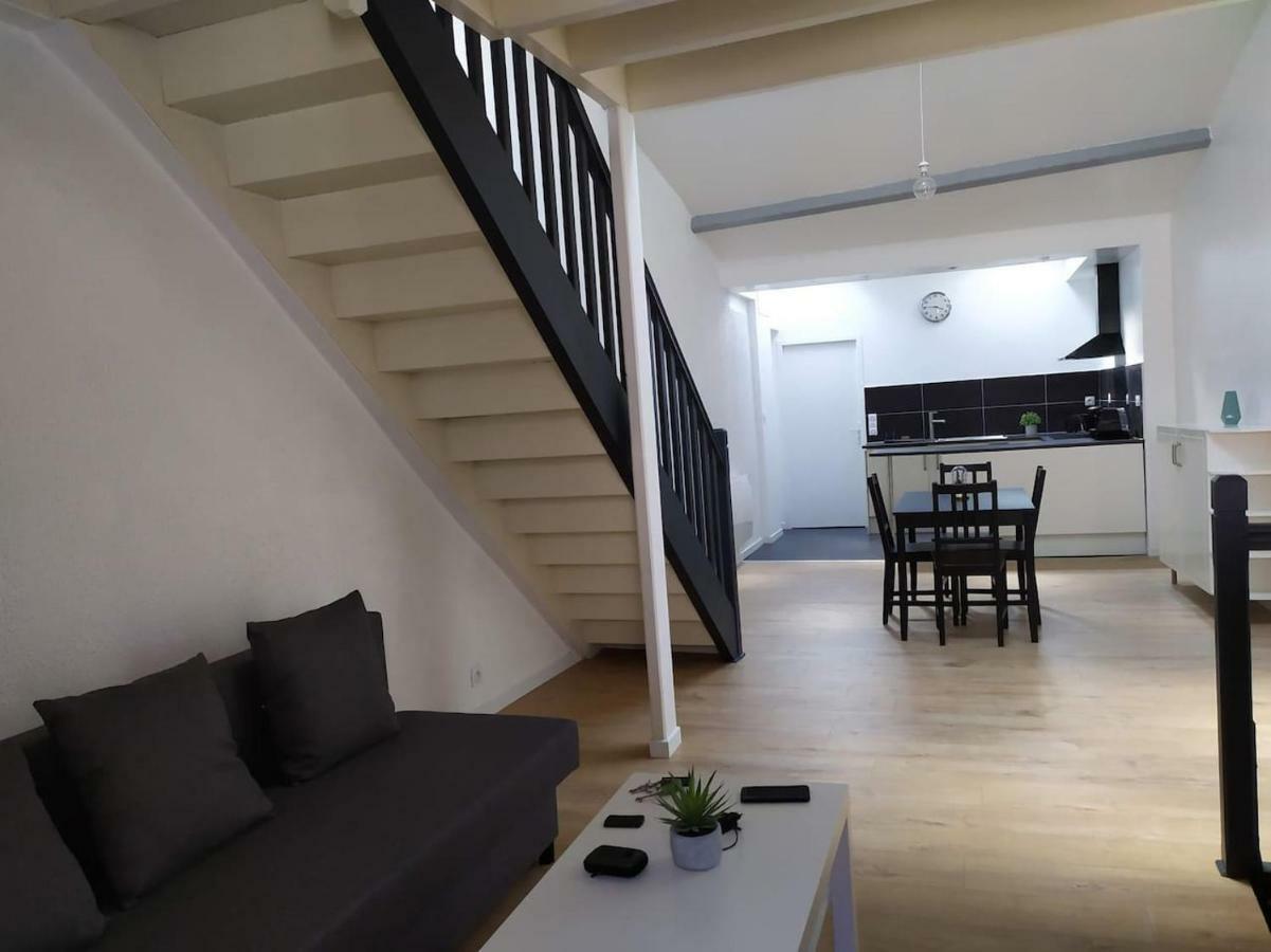 Duplex Plein Centre Ville 10B Malestroit Bagian luar foto